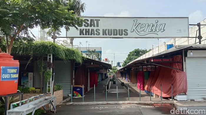 Tukang becak wisata di Terminal Bakalan Krapyak Kudus