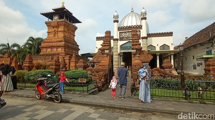 Tukang becak wisata di Terminal Bakalan Krapyak Kudus