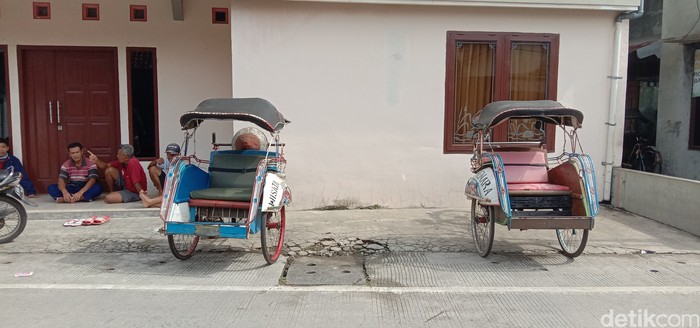 Tukang becak wisata di Terminal Bakalan Krapyak Kudus