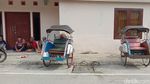 Wisatawan Luar Tak Boleh Datang, Tukang Becak di Kudus Pasrah