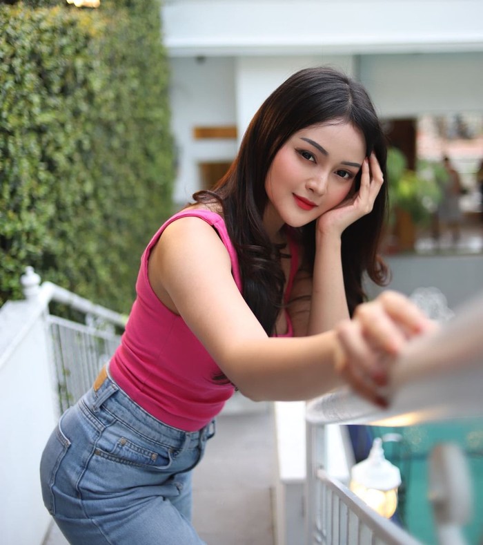 Adelia Zizi Adelia Zizi