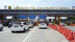 Antrean di Gerbang Tol Kalitama Arah Bandung Saat Arus Liburan