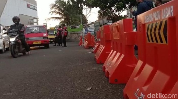 Arus lalulintas menuju Jakarta dialihkan ke jalur alternatif