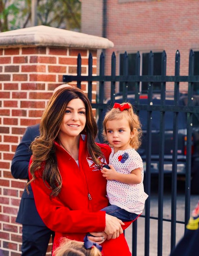 “Aku tidak ingin mulai menangis karena aku tidak menggunakan maskara tahan air,” ungkapnya bercanda. Foto: dok. Instagram/@flcaseydesantis