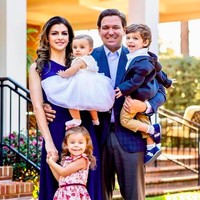 Ron meluruskan kritikan tersebut. Dia mengaku bahwa tidak menghilang, namun tengah mengurus istrinya yang tengah melakukan perawatan kanker. Foto: dok. Instagram/@flcaseydesantis