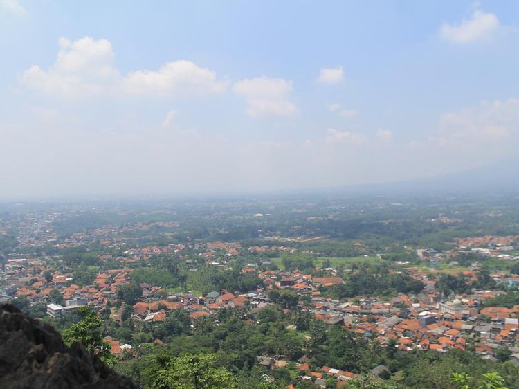Indahnya Pemandangan Gunung Kapur Ciampea Bogor, Juara Banget!