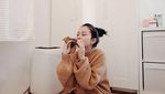 Sering Hangout Bareng Teman, Hanggini Doyan Jajan Es Krim