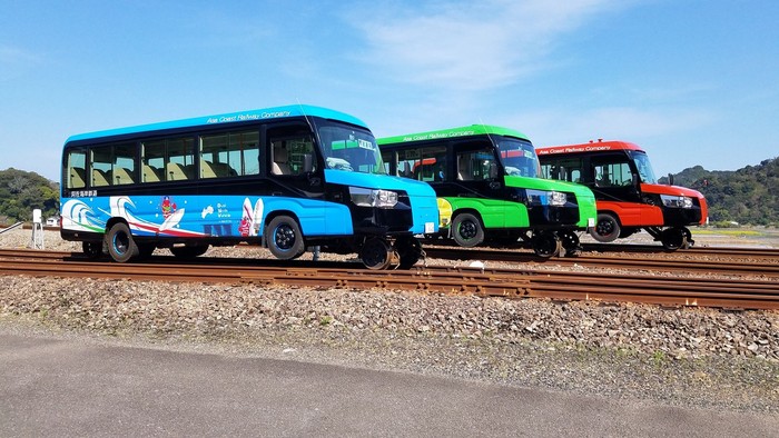 Jepang Ciptakan Bus yang Bisa Jalan di Rel Kereta