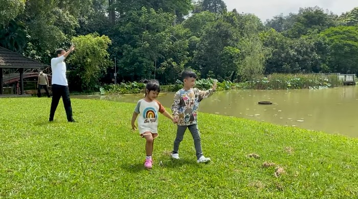 Jokowi, Jan Ethes dan Sedah Mirah (Foto: Tangkapan layar YouTube Setpres)