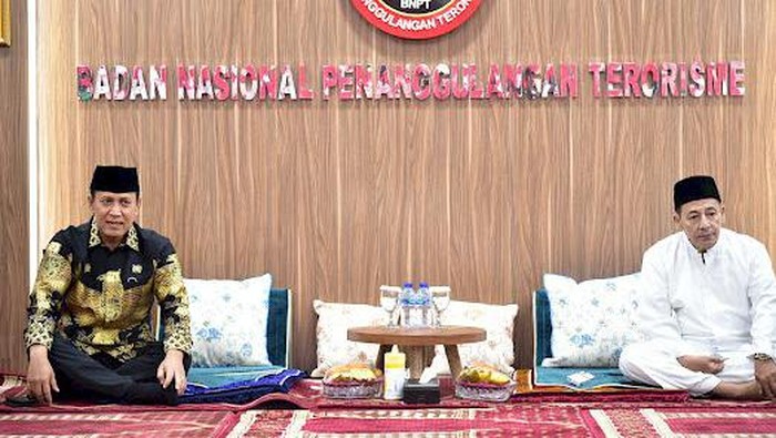 Kepala BNPT Komjen Pol Boy Rafli Amar bertemu dengan Habib Luthfi bin Yahya
