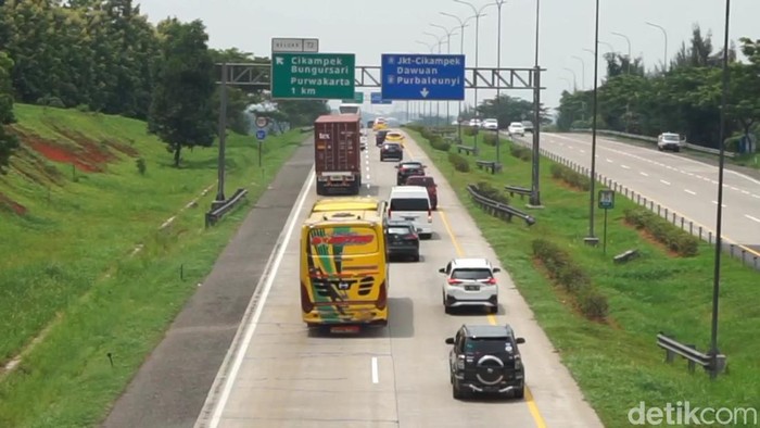 Kondisi aru balik di ruas Tol Cipali.