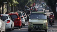 Dari informasi yang dihimpun, sekitar Pukul 14.58 WIB arus lalu lintas dari arah Lembang menuju Setiabudhi, Kota Bandung diberlakukan cara bertindak (CB) One Way oleh Satlantas Polrestabes Bandung. 