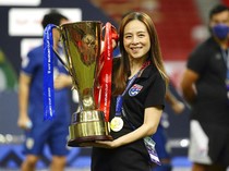 Blak-blakan Madam Pang Cemburu dengan Sepakbola Indonesia, Ini Sebabnya