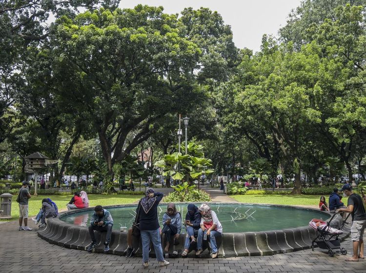 Menghirup Udara Segar di Taman Suropati Jakarta