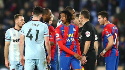 Patrick Vieira Ngomel Terus ke Wasit, Dapat Kartu deh