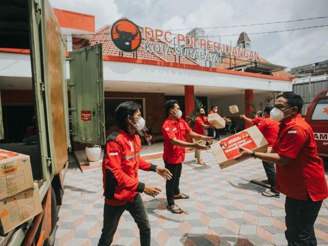 Tahun 2021 telah berlalu. Tahun baru dijadikan momentum untuk memperkuat kerja-kerja kerakyatan oleh PDIP Surabaya, demi membantu warga pulih dari dampak pandemi COVID-19.