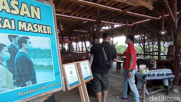Penerapan prokes di Kampung Turis Pangandaran.