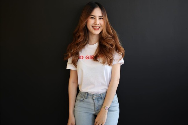 Pia Butsakorn merupakan Fakultas Seni Universitas Suan Sunanda Rajabhat yang kini berprofesi sebagai jurnalis. Foto: Instagram/@bskpia