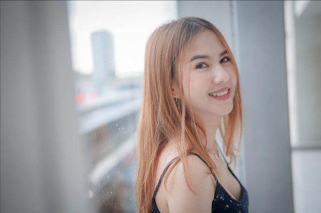 Pia Butsakorn diketahui telah lama menjalin asmara dengan striker andalan Timnas Thailand Supachai Jaided. Foto: Instagram/@bskpia