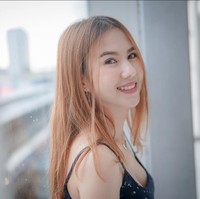 Pia Butsakorn diketahui telah lama menjalin asmara dengan striker andalan Timnas Thailand Supachai Jaided. Foto: Instagram/@bskpia