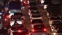 Untuk kendaraan yang melintas di jalur selatan Nagreg-Cielunyi bervariatif, dari mulai pelat Bandung Raya hingga luar kota.  