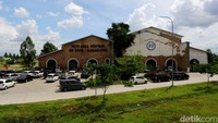 Namun pada tahun 1997, Pabrik Gula Banjaratma mulai mengalami kerugian. Biaya operasional tak sebanding, sehingga Pabrik Gula Banjaratma harus ditutup. Dibuka kembali sebagai rest area, Pabrik Gula Banjaratma sungguhlah memanjakan mata. Situs ini kini bisa dinikmati oleh wisatawan sembari beristirahat.
