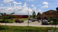 Bisa dikatakan, ini adalah salah satu Rest Area yang Memiliki luas area mencapai lebih dari 10 hektar. Wow luas sekali ya…