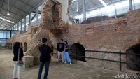 Ya, rest area ini adalah salah satu situs yang dilindungi. Melihat sedikit ke belakang, rest area ini dulunya adalah adalah pabrik gula, namanya Suikerfabriek Bandjaratma.