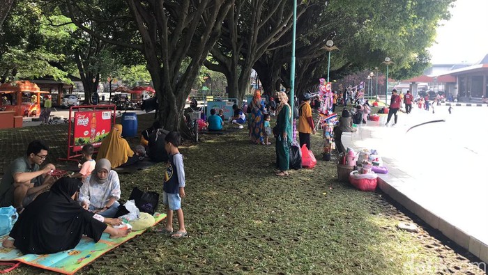 Situasi TMII ramai dikunjungi pengunjung