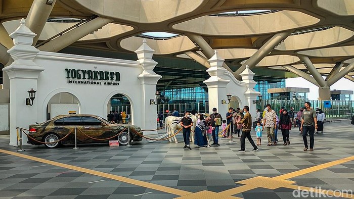 Suasana di Bandara YIA, Kulon Progo, DIY, Minggu (2/1/2022).