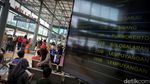 Suasana Stasiun Pasar Senen Saat Puncak Arus Balik Nataru