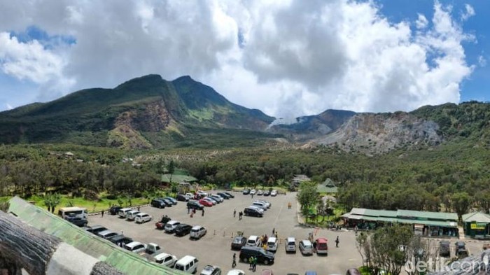 Tingkat kunjungan wisatawan ke Garut di momen libur Natal dan tahun baru (Nataru) kali ini cenderung sepi. Wisatawan yang datang mayoritas dari sekitaran Garut.