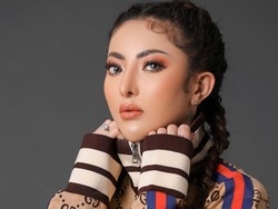 8 Foto Ayu Aulia, Model Seksi yang Kepergok Ciuman dengan Zikri Daulay