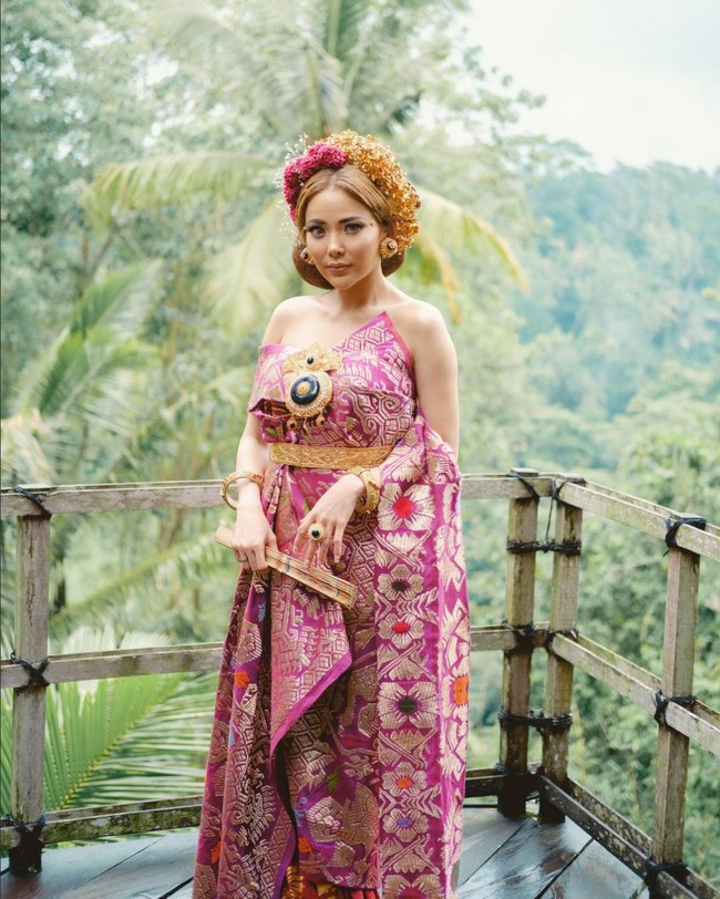 Manajer Ayu Aulia, Rangga, menjelaskan bahwa Ayu Aulia dan Zikri Daulay berada di Bali karena urusan pekerjaan. Foto: Instagram/@ayuaulia5252