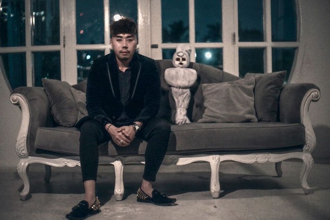 Dikenal memiliki banyak koleksi barang mistis, Roy Kiyoshi juga mempunyai koleksi boneka arwah. Namun berbeda dengan boneka arwah yang dikoleksi oleh para artis sebelumnya, boneka arwah milik Roy Kiyoshi berupa bayi pocong yang terlihat cukup menyeramkan. Boneka arwah tersebut juga diadopsi Roy Kiyoshi dari Furi Harun. Foto: Instagram