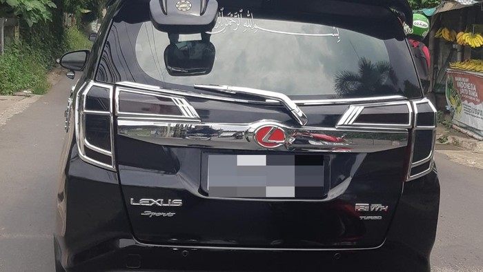 Daihatsu Sigra Lexus