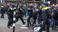 Demonstrasi anti lockdown di Amterdam berlangsung ricuh. 