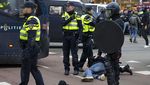 Demo Anti Lockdown di Belanda Ricuh
