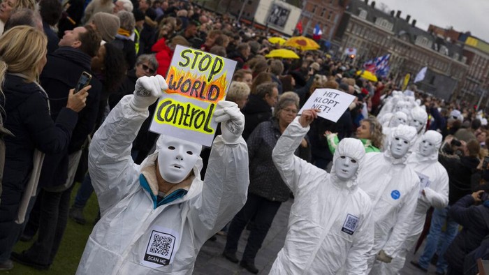 Demo Anti Lockdown di Belanda Ricuh Warga Belanda kembali turun ke jalan untuk menggelar demo memprotes pembatasan terkait virus Corona. Demo tersebut berlangsung ricuh.
