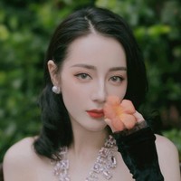 Berkat dua drama Chinanya yang meraih sukses, Dilraba Dilmurat pun masuk top 10 The Queen of TV Series Ratings in 2021. Dilraba berada di urutan pertama daftar aktris bergelar ratu rating serial televisi China 2021. Foto: Weibo Dilraba Dilmurat