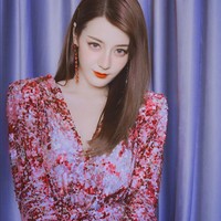 Pada 2017, Dilraba Dilmurat memang tengah meroket popularitasnya. Dia menjadi pemeran utama dalam drama China Pretty Li Huizhen, remake drakor She Was Pretty. Dilraba meraih gelar aktris terbaik di ajang China TV Golden Eagle Award melalui perannya dalam serial tersebut. Foto: Instagram