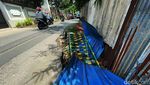 Terlalu! Jalan Ambles di Bekasi Ini Tak Kunjung Diperbaiki