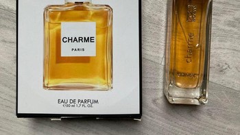 Parfum yang di foto kemasan dan aslinya. Foto: Reddit