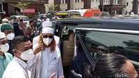 Sebelum masuk ke gedung, Bahar sempat berbicara mengenai pemeriksaannya itu. Dia menyatakan sebagai warga Indonesia yang baik, menghadiri pemanggilan. 