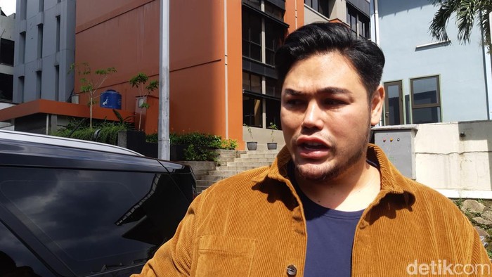 Artis, presenter