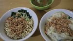 Jajan di Sini! 20 Mie Ayam Gerobakan Porsi Mantap Rp 15 Ribuan