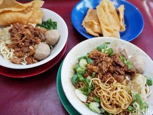 5 Mie Ayam Kaki Lima Ini Viral di TikTok, Sudah Pernah Cicip?