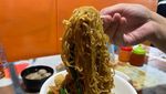 Jajan di Sini! 20 Mie Ayam Gerobakan Porsi Mantap Rp 15 Ribuan