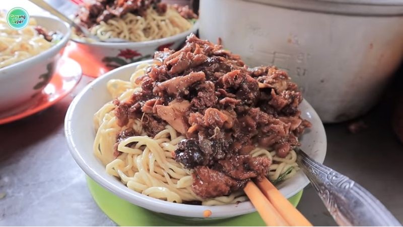Jajan di Sini! 20 Mie Ayam Gerobakan Porsi Mantap Rp 15 Ribuan