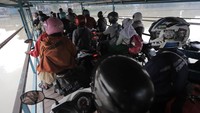 Sebagian warga mulai kembali beraktivitas setelah libur Tahun Baru.